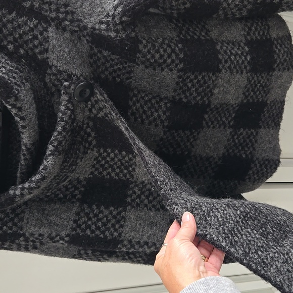 SOLD Coat - Picture 4 of 4